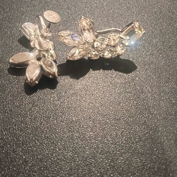 Accessories - Elegant Silver Crystal Earrings